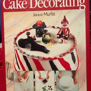 A vintage instructional book on cake decorating techniques by Janice Murfitt.